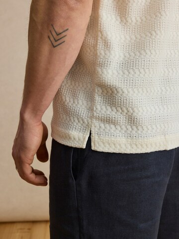 DAN FOX APPAREL Comfort Fit Риза 'Christian' в бяло