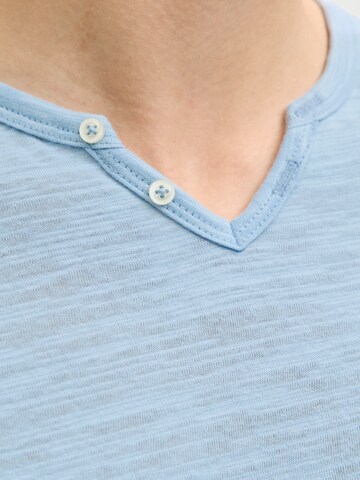 JJ Rebel Koszulka 'JREBWINDOM' w kolorze niebieski