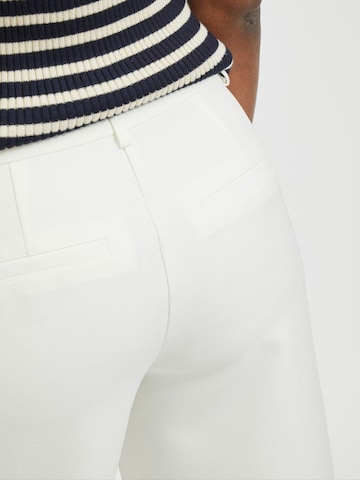 VILA Lużny krój Spodnie w kant 'Ditta' w kolorze biały