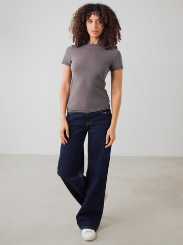Maglietta di Honest Basics in grigio