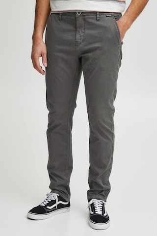 INDICODE JEANS Regular Chinohose 'Lucas' in Grau: predná strana