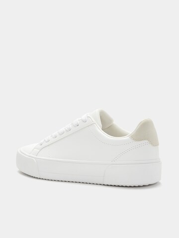 Pull&Bear Låg sneaker i vit