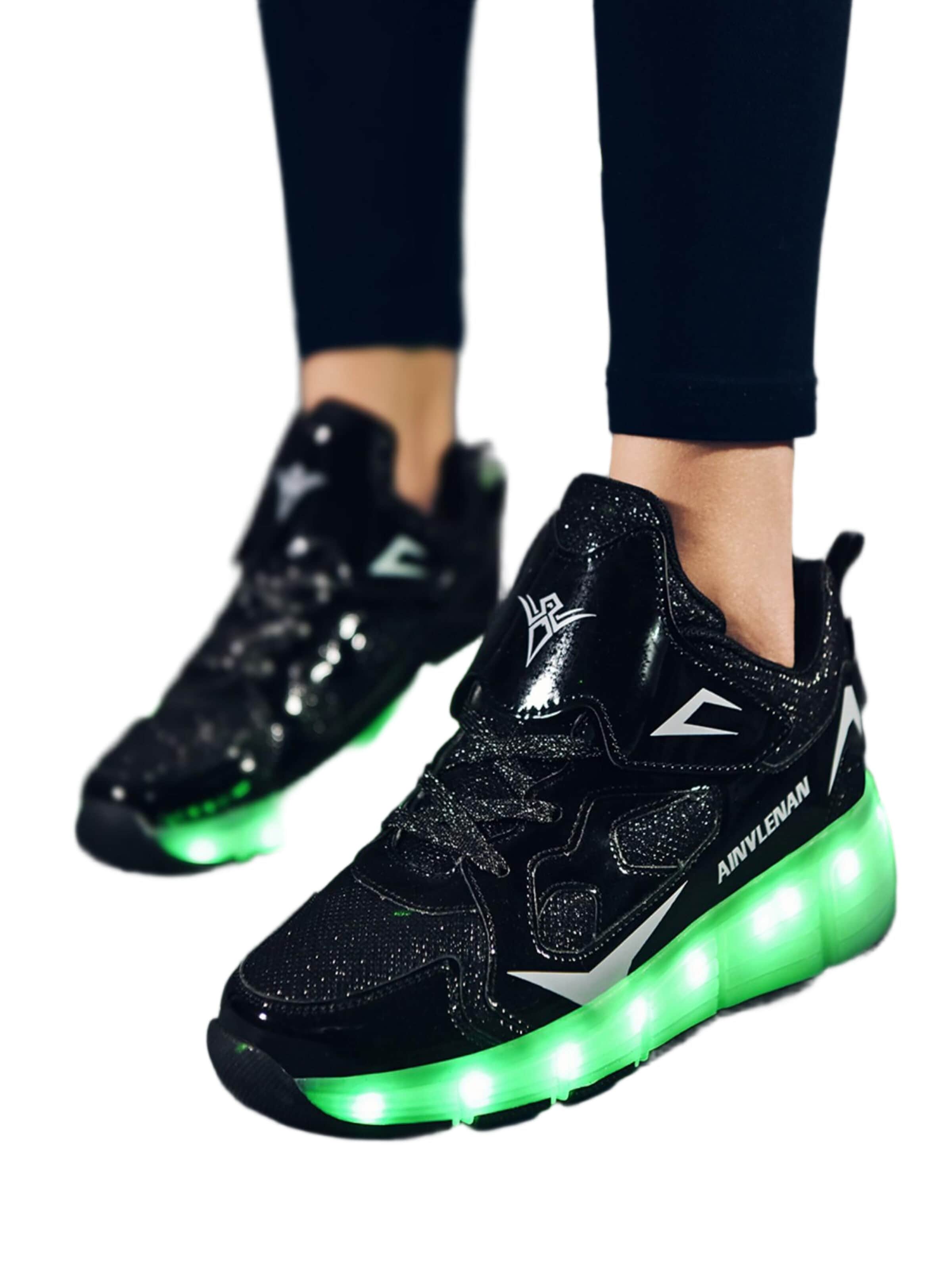 HUSKSWARE Inline and Roller Skates 'Blitz' in Black: front
