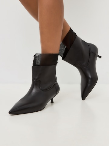 CESARE GASPARI Ankle boots in Black