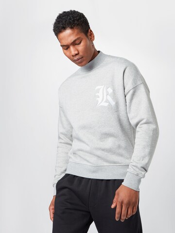 Sweat-shirt 'OV Crewneck K' ABOUT YOU x Mero en gris : devant