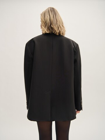Blazer di Tatiana Zidekova in nero