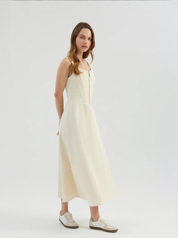 Abito di Hiccup in beige