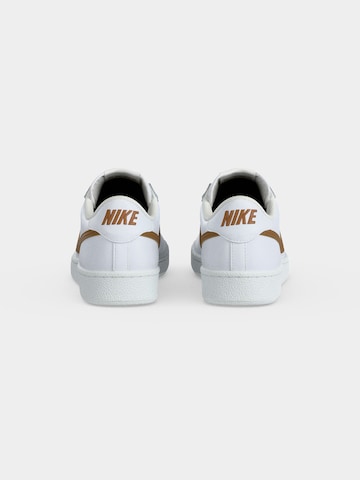 Baskets basses 'CLASSIC' Nike Sportswear en blanc