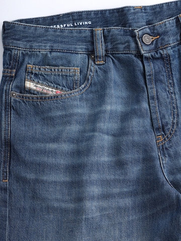 DIESEL - Loosefit Calças de ganga '2001 D-MACRO LIGHT & SUPERSOFT' em azul