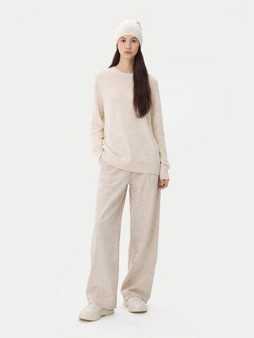 GOBI Cashmere - Jersey 'Cashmere Hat & Sweater Set' en blanco