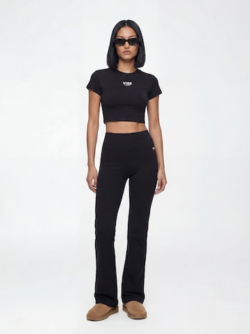 V!BE STUD!OS Футболка в Черный