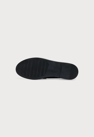 ALDO - Sapato Slip-on 'GWAJAR' em preto: abaixo