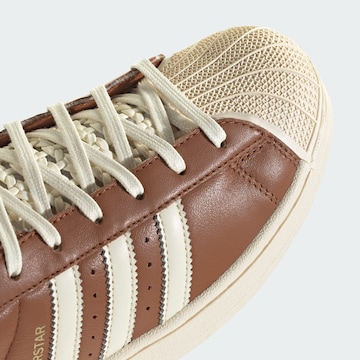 Baskets basses 'Superstar II' ADIDAS ORIGINALS en marron