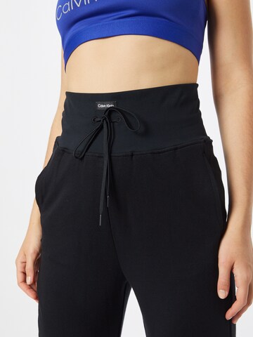 Calvin Klein Sport Tapered Housut värissä musta