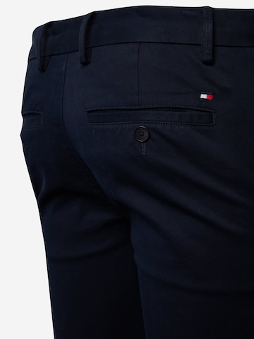 TOMMY HILFIGER Слим фит Панталон Chino в синьо