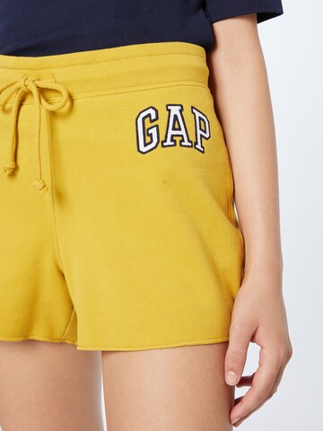 GAP Regular Shorts in Gelb