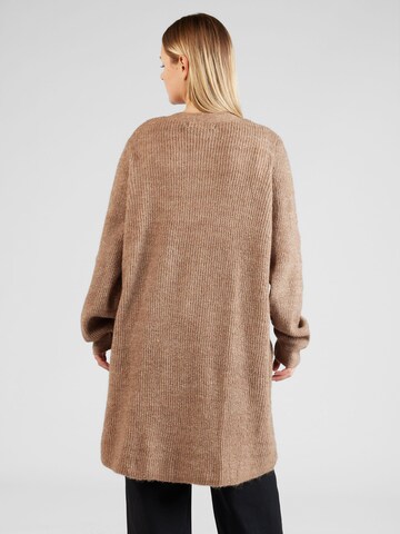 Cardigan 'Mili' Vero Moda Curve en marron