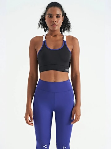 Haut de sport Tommy Life en noir : devant