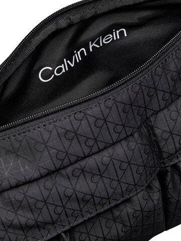 Calvin Klein Umhängetasche in Schwarz