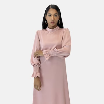 Elara Kjole 'Abaya' i pink
