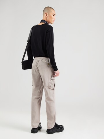 Lyle & ScottLoosefit Cargo hlače - siva boja: stražnji dio