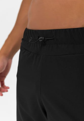 Regular Pantaloni sport de la MOROTAI pe negru