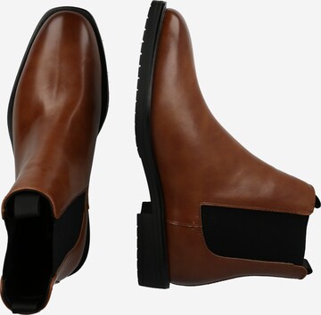 CALL IT SPRING Chelsea Boots in Braun