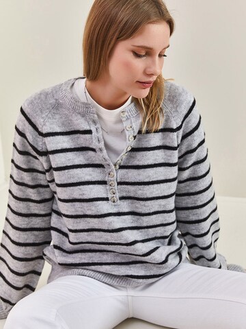 Bianco Lucci Sweater in Grey