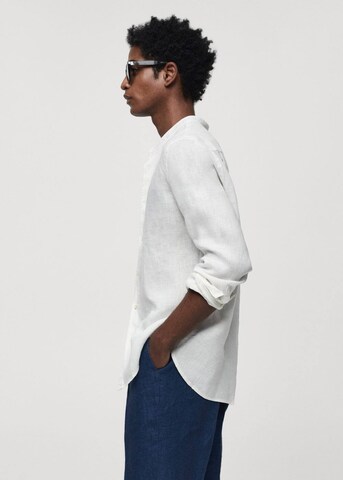 Coupe regular Chemise 'Chennai' MANGO MAN en blanc