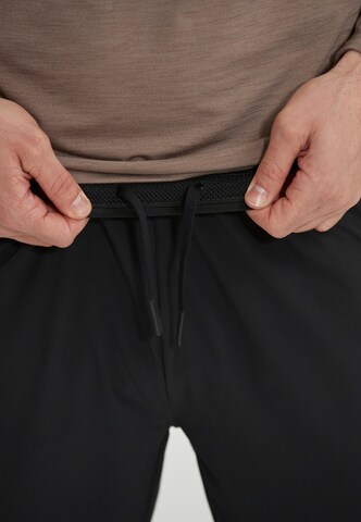 Virtus Tapered Sporthose 'Edvian' in Schwarz