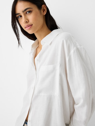 Chemisier Bershka en blanc