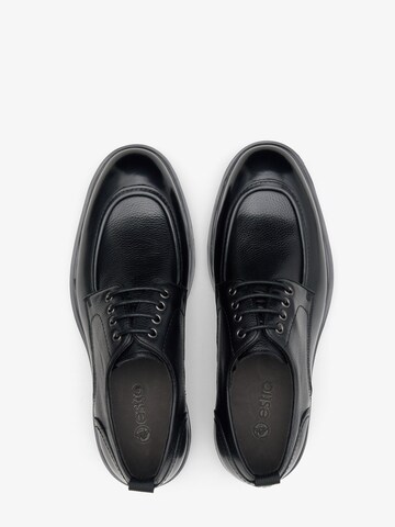 Chaussure à lacets '320-9' Estro en noir
