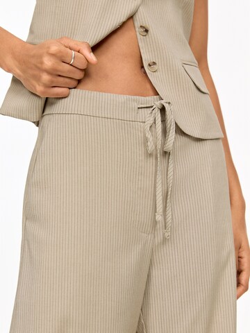 Loosefit Pantalon Pull&Bear en beige
