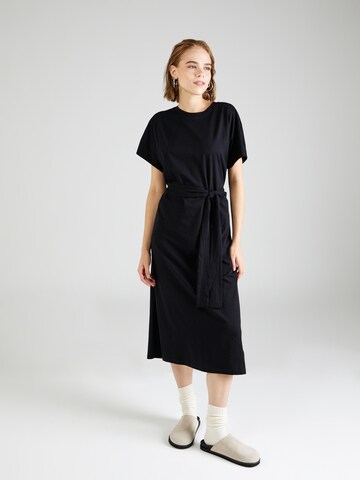 QS - Vestido em preto: frente