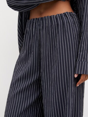 Pull&Bear Zvonové kalhoty Kalhoty – modrá