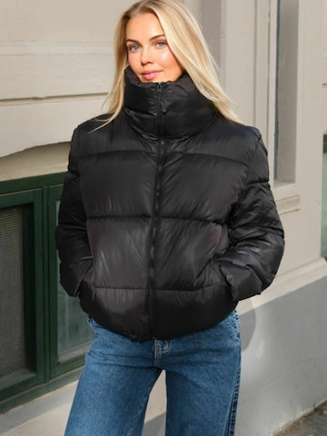 TEESHOPPEN Vinterjakke ' Short Puffer ' i sort