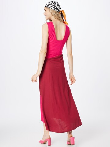 Robe Warehouse en rouge