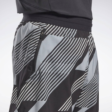 regular Pantaloni sportivi di Reebok in nero