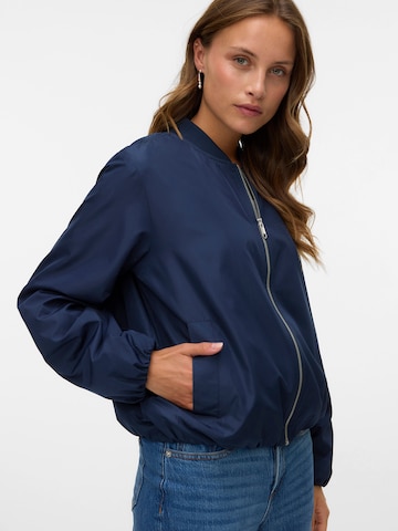 Geacă de primăvară-toamnă 'VMLee' de la VERO MODA pe albastru: față