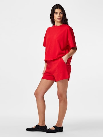 Regular Pantalon 'PCChilli' PIECES en rouge