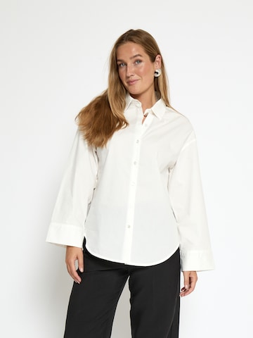 T-shirt 'Vilma' Peppercorn en blanc : devant