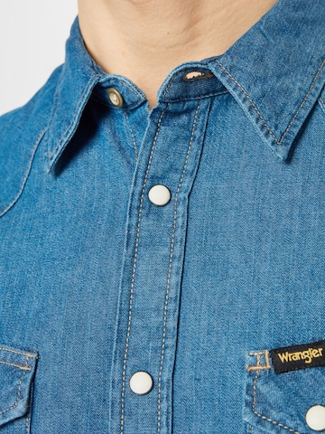WRANGLER Přiléhavý střih Košile 'Western' – modrá