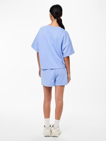 Sweat-shirt 'CHILLI' PIECES en bleu