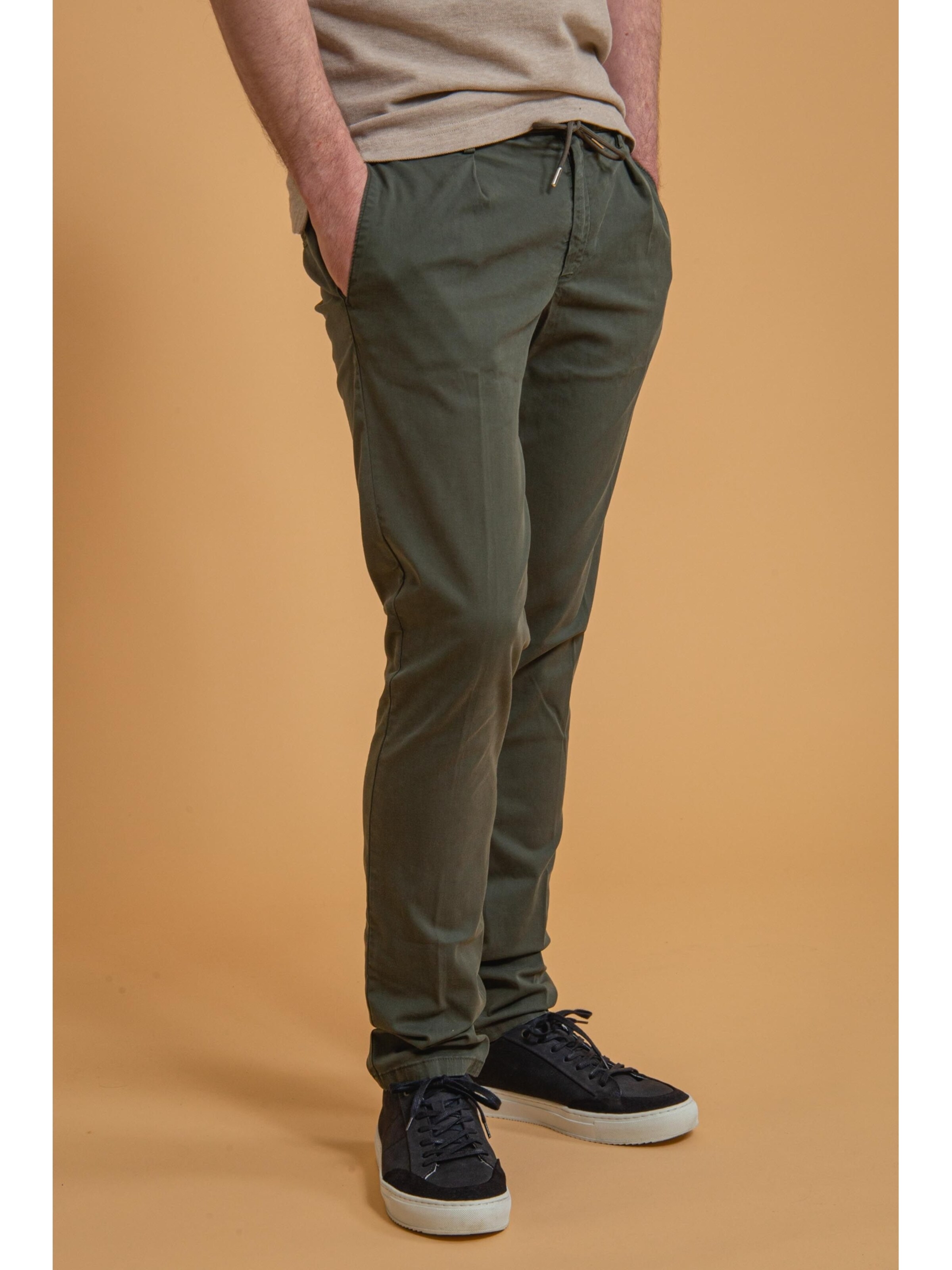 Profuomo Slim fit Chino trousers in Green