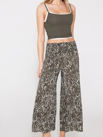 Tezenis Wide Leg Trousers in Grün: Vorderseite