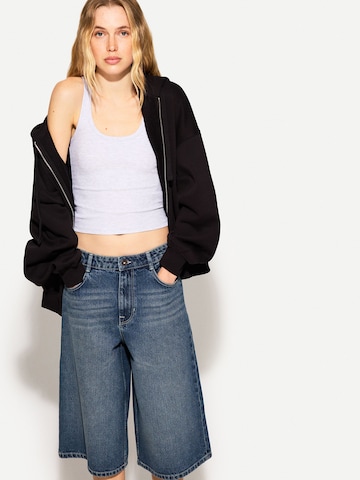 Bershka Baggy Jeans in Blauw: voorkant