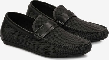 Kazar Moccasins in Black