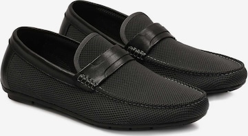 Kazar Moccasins in Black