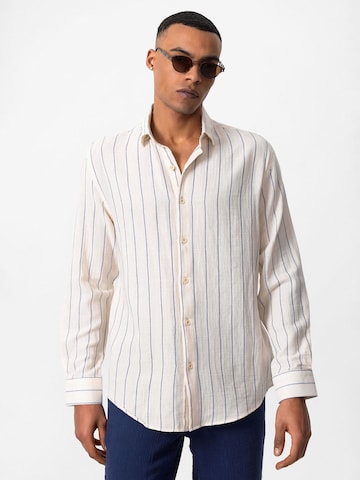 Antioch Regular fit Button Up Shirt in White: front