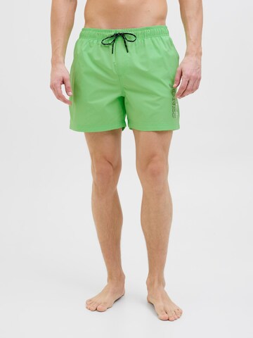 JACK & JONES Zwemshorts 'JPSTMaui' in Groen: voorkant